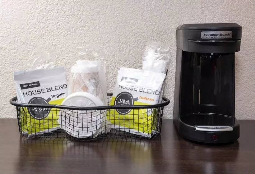 ホテル Red Roof Inn Plus+ Jacksonville – Southpoint