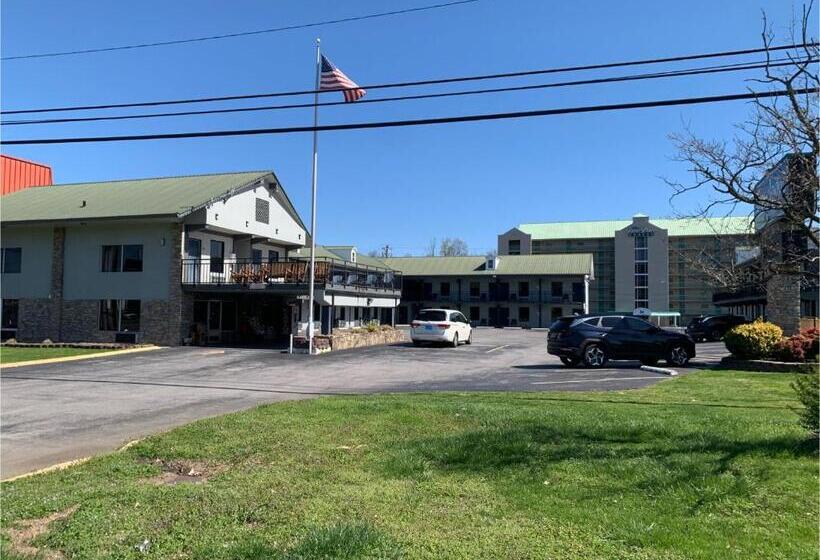 هتل Travelodge By Wyndham Pigeon Forge