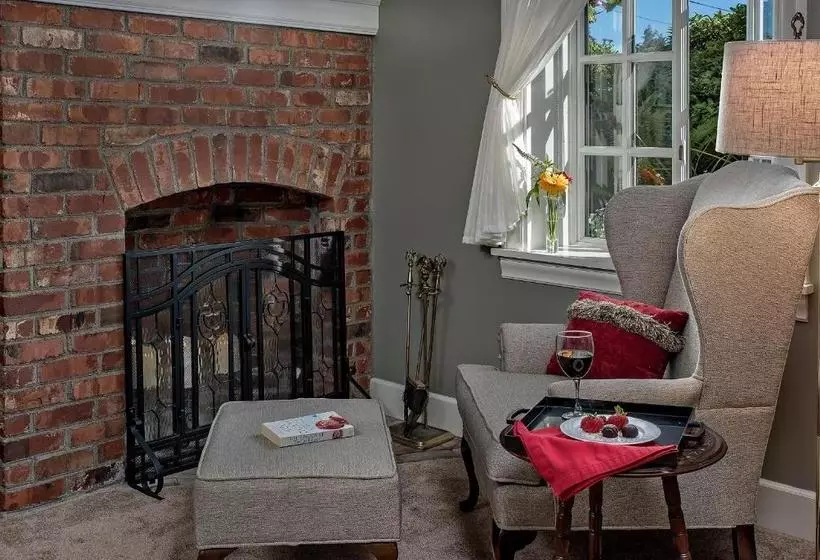 Bed and Breakfast Ravenscroft Inn