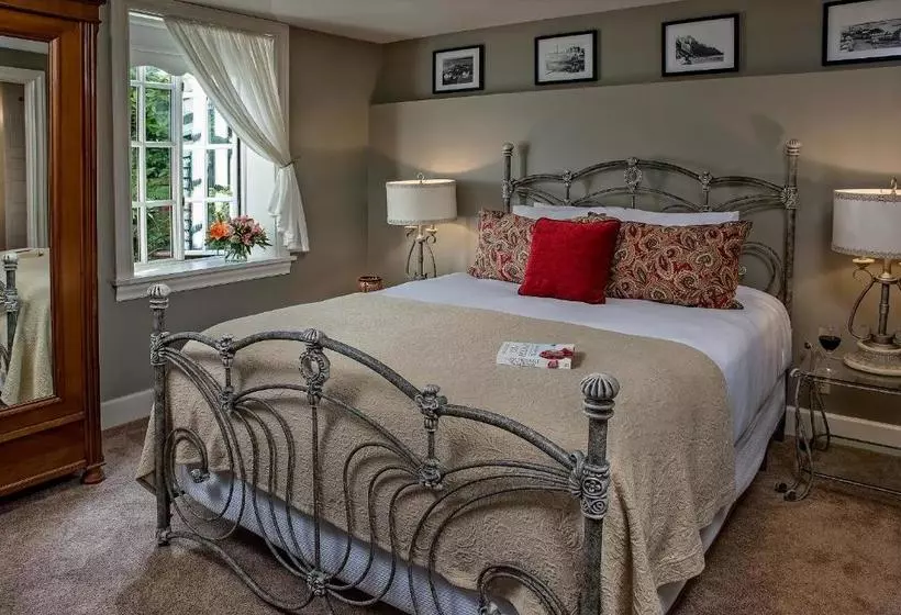 Bed and Breakfast Ravenscroft Inn