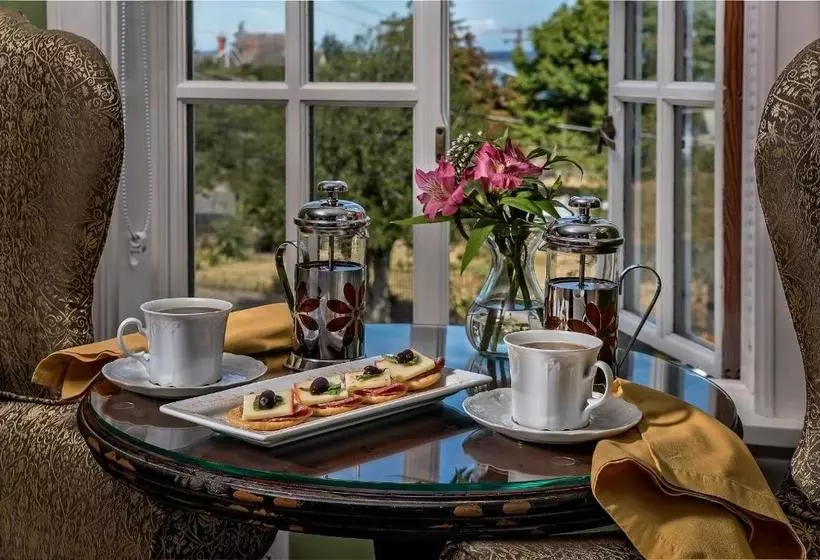 Bed and Breakfast Ravenscroft Inn