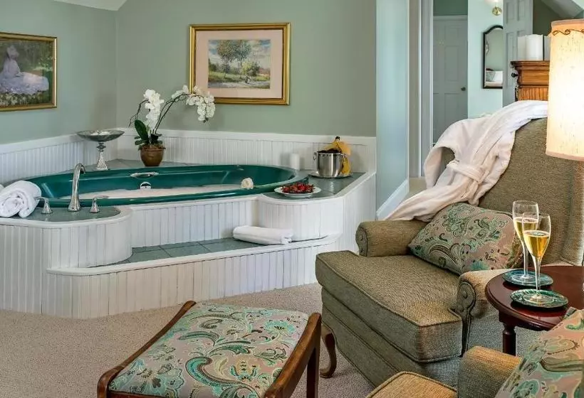 Bed and Breakfast Ravenscroft Inn