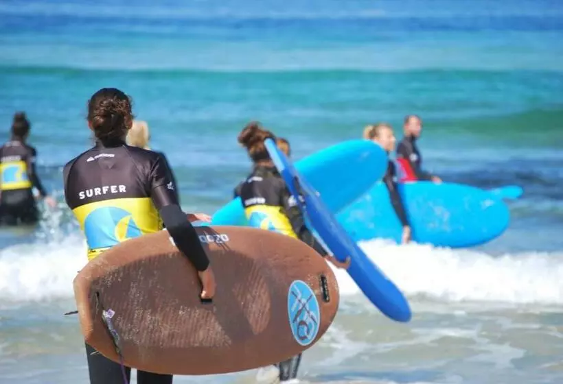 ユースホステル The Camp Doniños