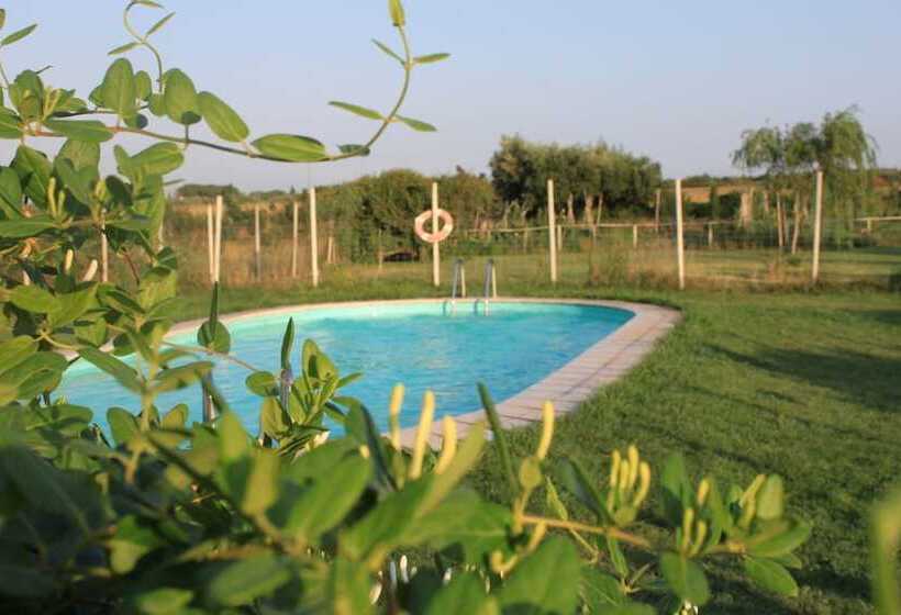 Granja Escola La Perdiu Hostel