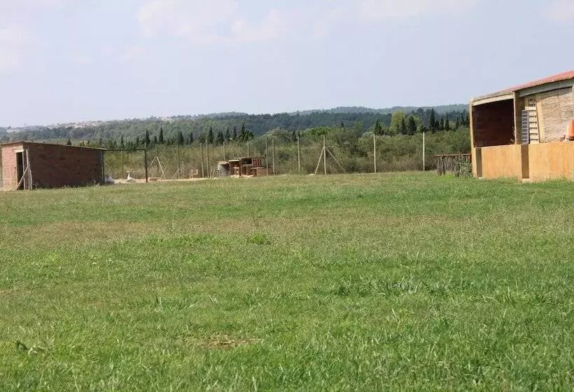 Granja Escola La Perdiu   Hostel