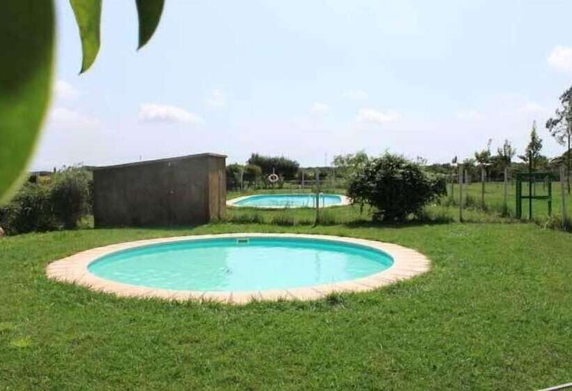 Granja Escola La Perdiu Hostel