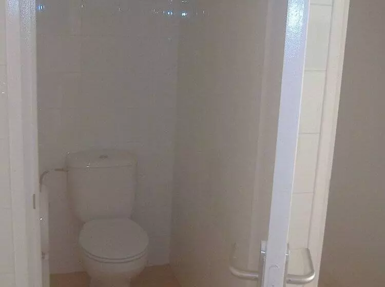 Granja Escola La Perdiu   Hostel