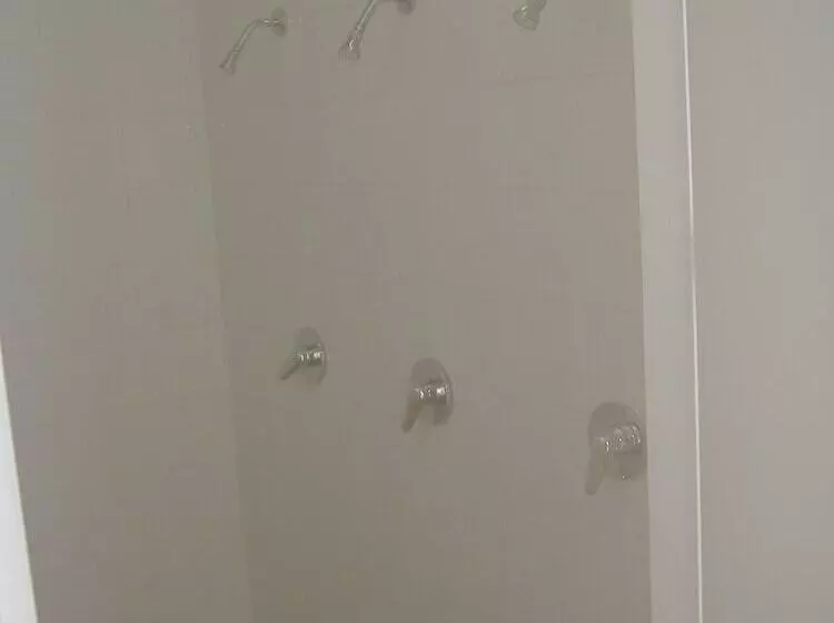 Granja Escola La Perdiu   Hostel