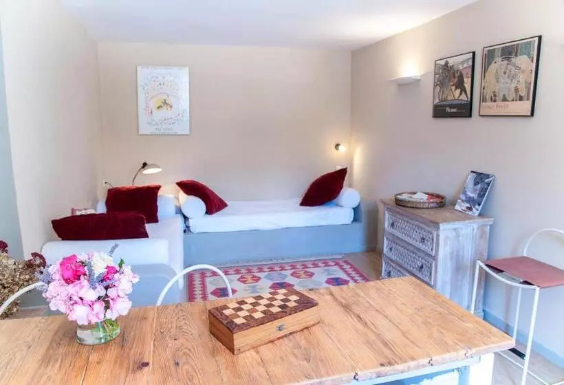 Majatalo Château La Villatade