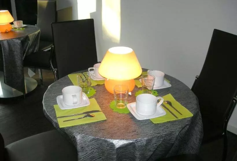 Majatalo Croissant De Lune