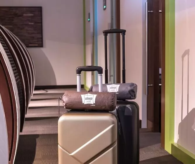هتل Sleep  N Fly Sleep Lounge, A Gates Terminal 3   Transit Only