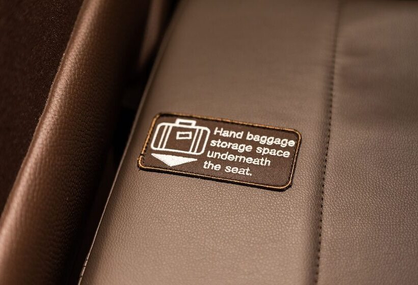 Отель Sleep N Fly Sleep Lounge, A Gates Terminal 3 Transit Only