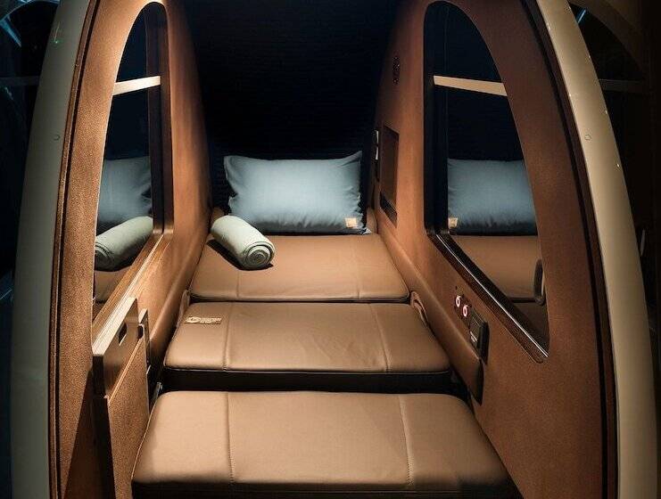 Отель Sleep N Fly Sleep Lounge, A Gates Terminal 3 Transit Only