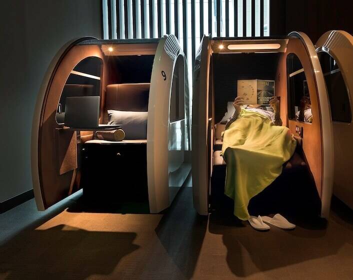 Отель Sleep N Fly Sleep Lounge, A Gates Terminal 3 Transit Only