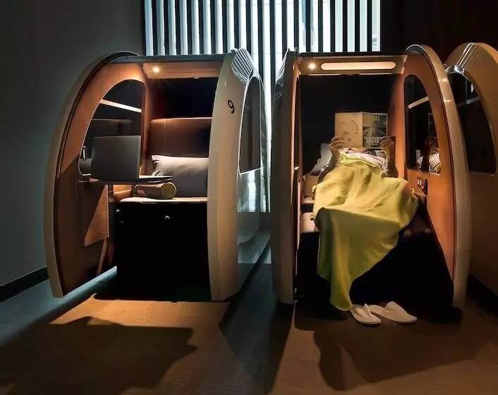 هتل Sleep  N Fly Sleep Lounge, A Gates Terminal 3   Transit Only