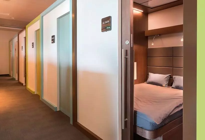 هتل Sleep  N Fly Sleep Lounge, A Gates Terminal 3   Transit Only