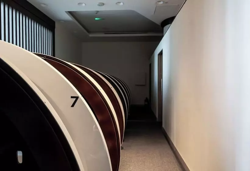 هتل Sleep  N Fly Sleep Lounge, A Gates Terminal 3   Transit Only