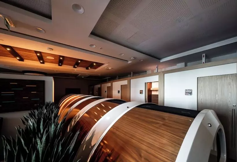 هتل Sleep  N Fly Sleep Lounge, A Gates Terminal 3   Transit Only