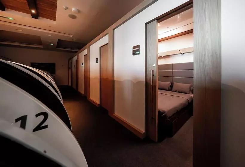هتل Sleep  N Fly Sleep Lounge, A Gates Terminal 3   Transit Only