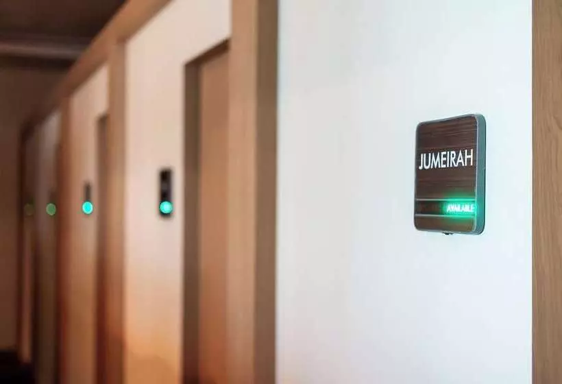 هتل Sleep  N Fly Sleep Lounge, A Gates Terminal 3   Transit Only