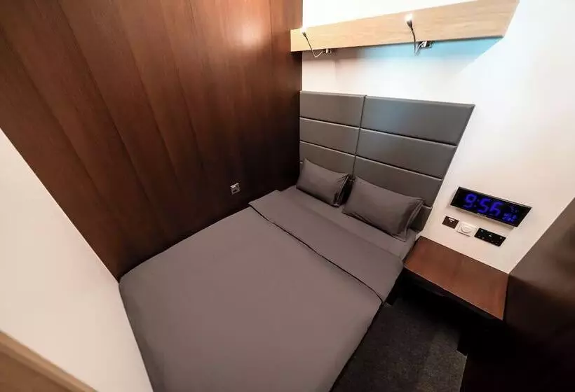 هتل Sleep  N Fly Sleep Lounge, A Gates Terminal 3   Transit Only