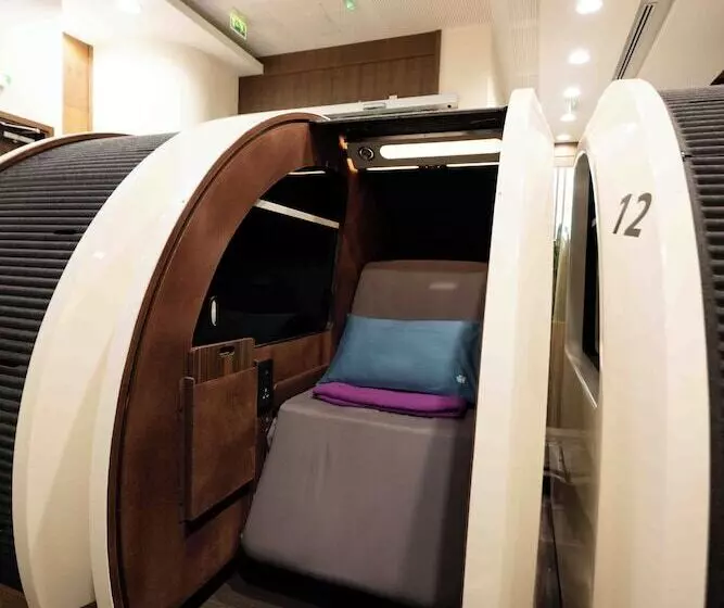 هتل Sleep  N Fly Sleep Lounge, A Gates Terminal 3   Transit Only