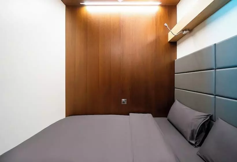 هتل Sleep  N Fly Sleep Lounge, A Gates Terminal 3   Transit Only