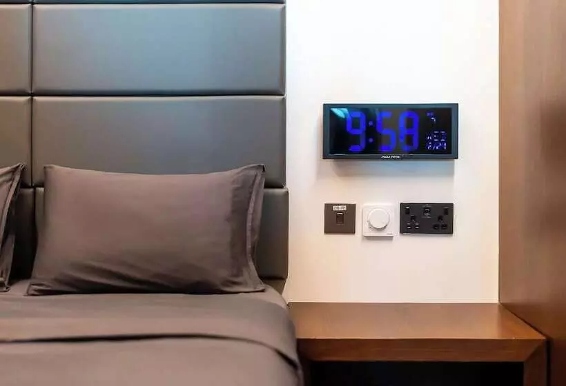 هتل Sleep  N Fly Sleep Lounge, A Gates Terminal 3   Transit Only