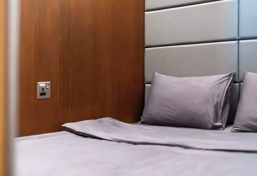 هتل Sleep  N Fly Sleep Lounge, A Gates Terminal 3   Transit Only