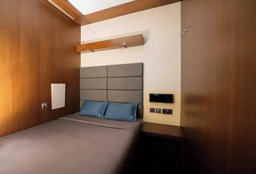 هتل Sleep  N Fly Sleep Lounge, A Gates Terminal 3   Transit Only