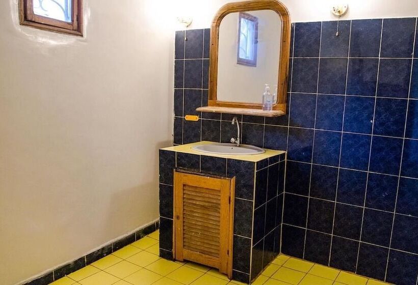 پانسیون Saly International House