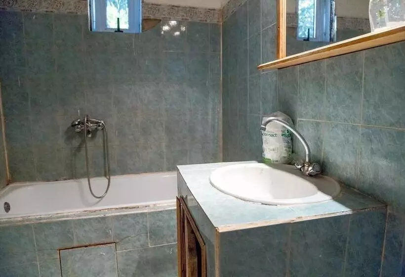 پانسیون Saly International House