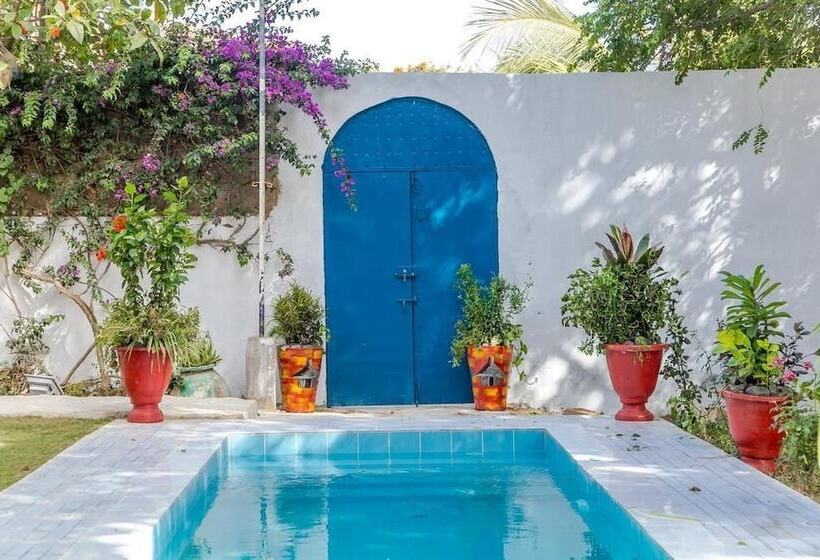 پانسیون Saly International House