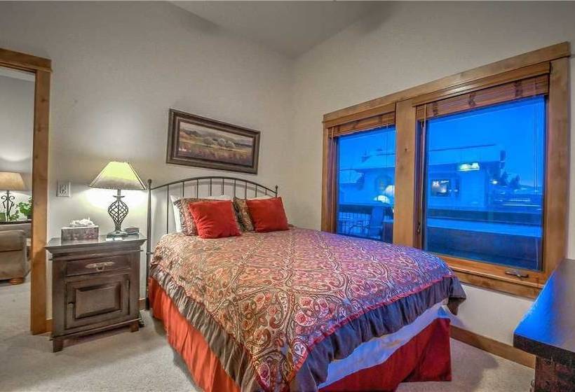 Soaring Eagle Chalet