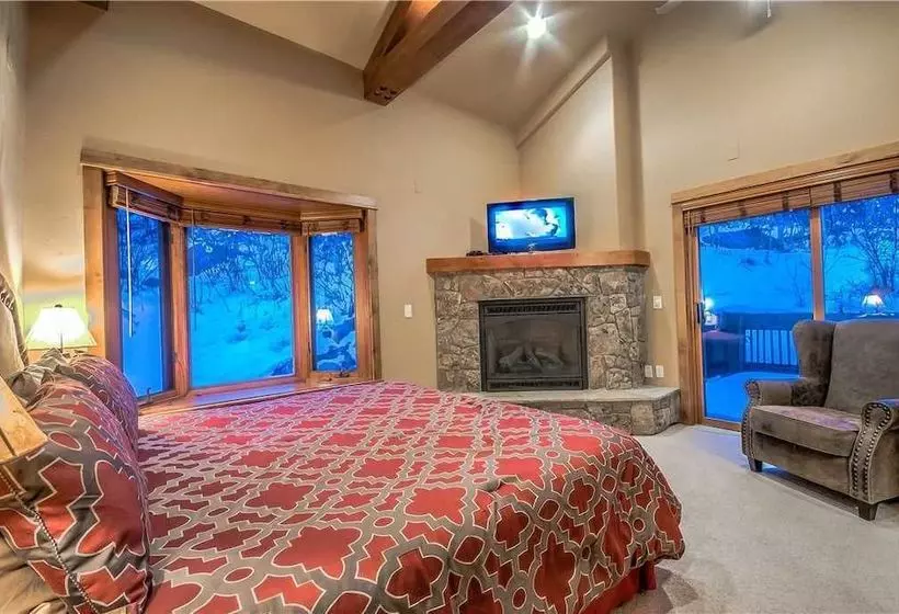 Soaring Eagle Chalet