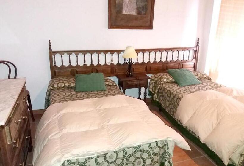 Spacious Comfortable House In Quesada With Balcony