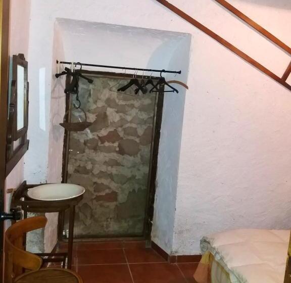 Spacious Comfortable House In Quesada With Balcony