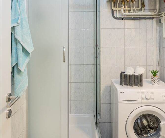 Bright 2bdr Apt Near Main Bus Station Free Parking