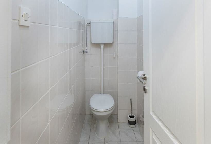 Bright 2bdr Apt Near Main Bus Station Free Parking