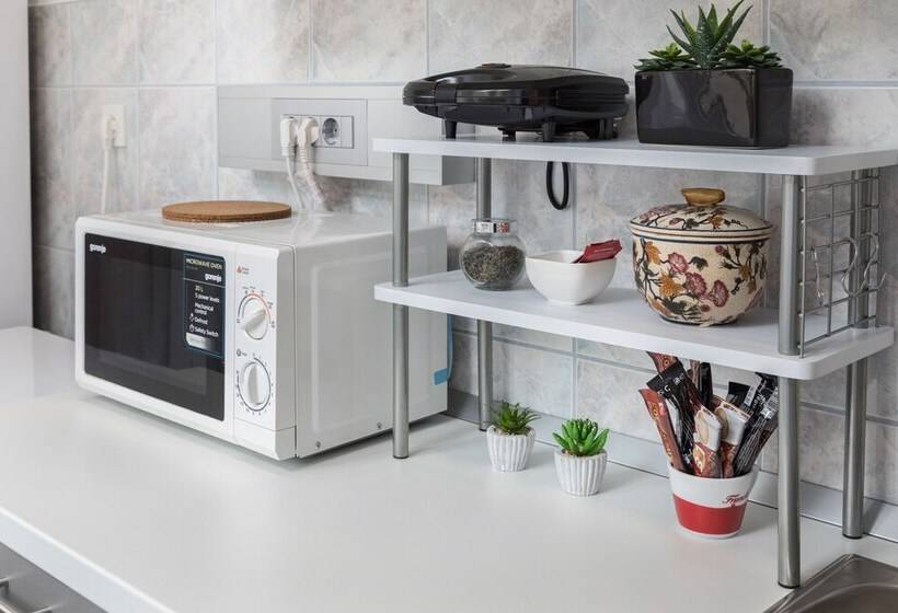 Bright 2bdr Apt Near Main Bus Station Free Parking