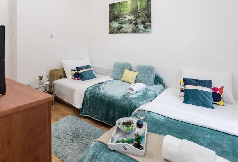 Bright 2bdr Apt Near Main Bus Station Free Parking