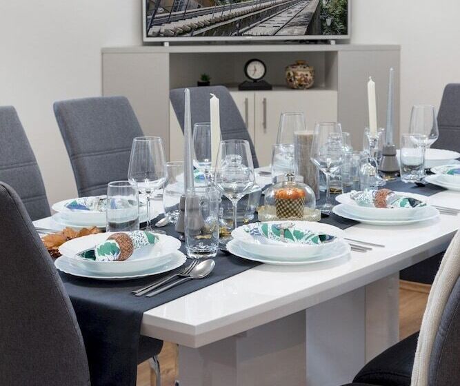 Bright 2bdr Apt Near Main Bus Station Free Parking