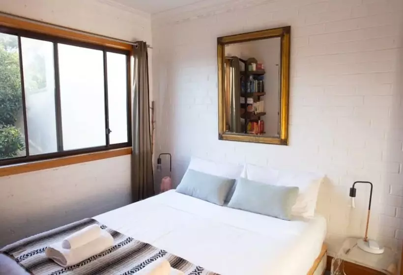 Charming Cottage With Leafy Courtyard