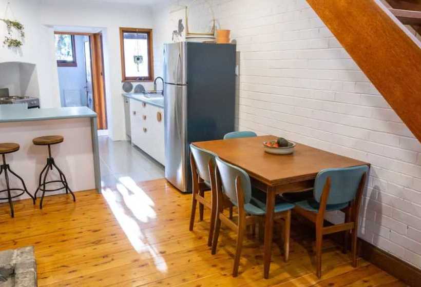 Charming Cottage With Leafy Courtyard