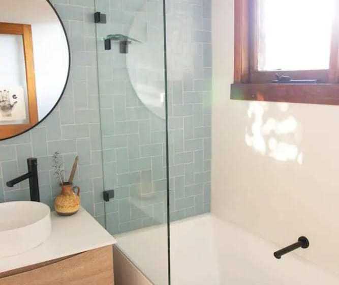 Charming Cottage With Leafy Courtyard