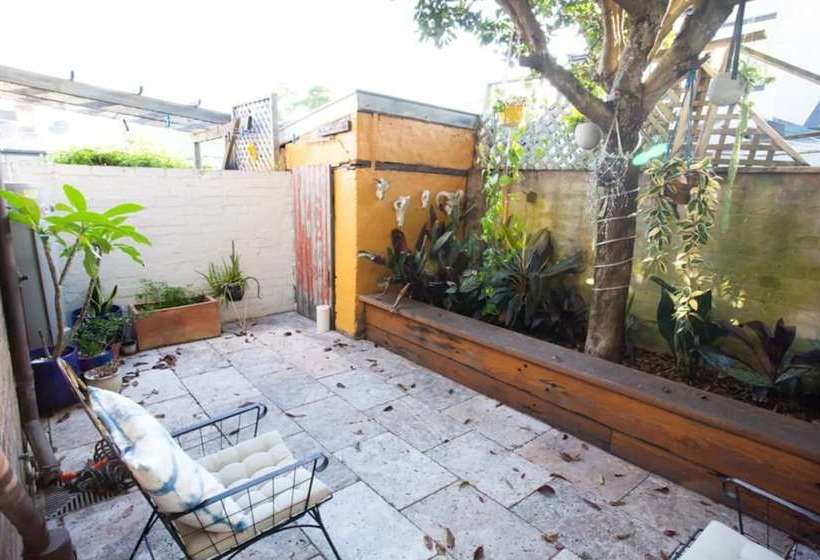 Charming Cottage With Leafy Courtyard