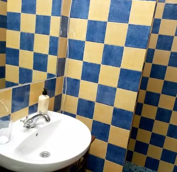 Spacious Comfortable House In Quesada With Balcony