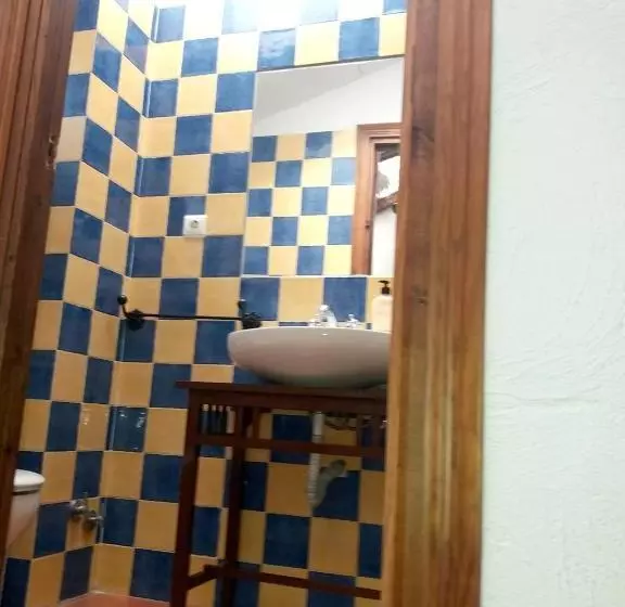 Spacious Comfortable House In Quesada With Balcony