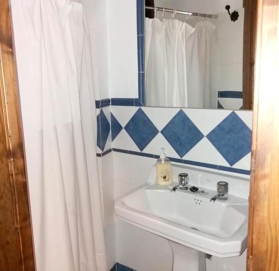 Spacious Comfortable House In Quesada With Balcony