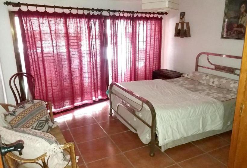 Spacious Comfortable House In Quesada With Balcony